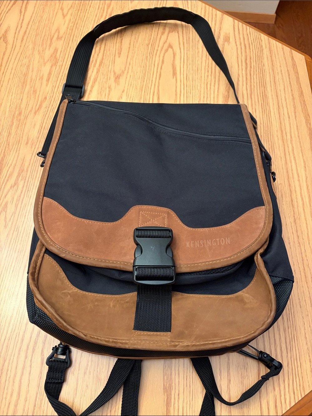 Kensington Messenger Bag Backpack 18x16x5 Black Brown Laptop Compartment
